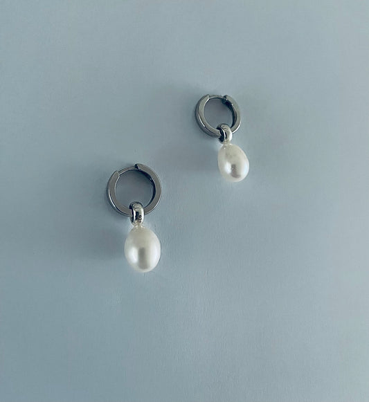 Silver natural pearl clips