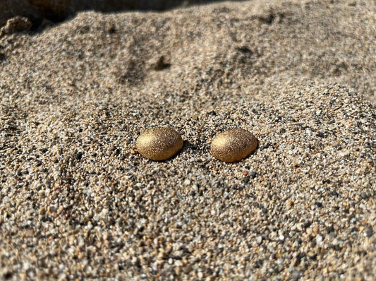 Oval gold earrings