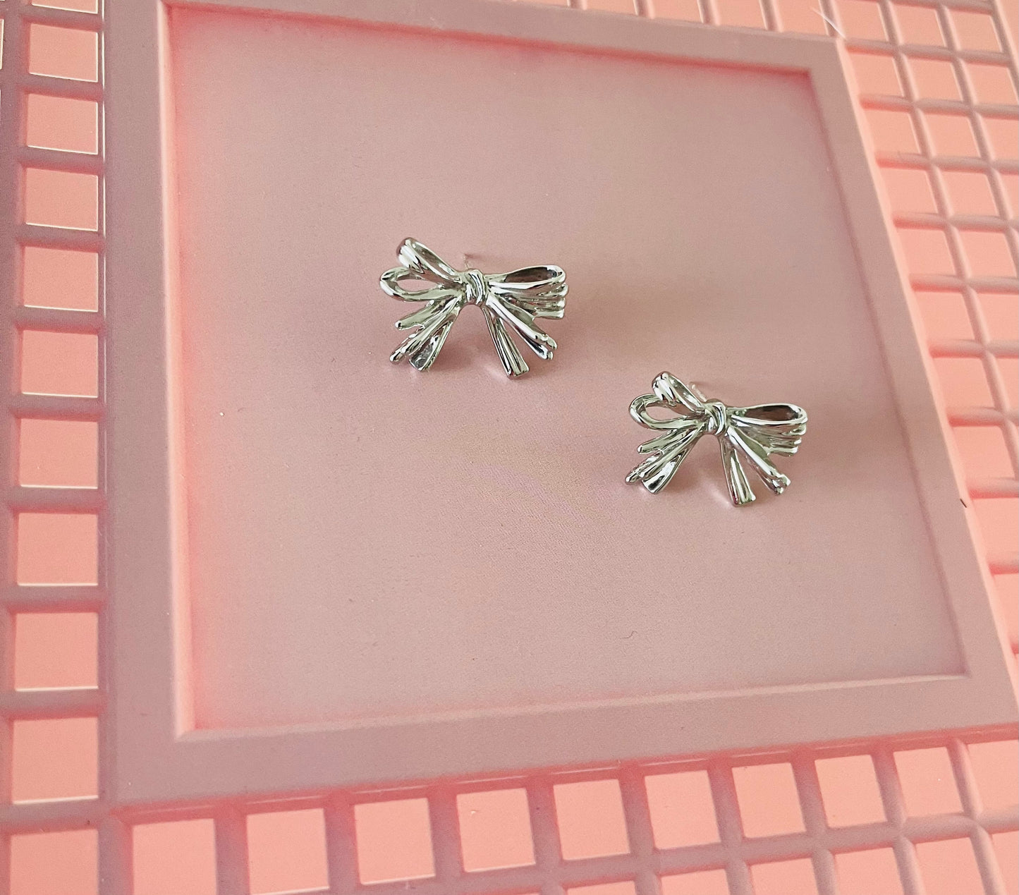 Bow earrings silver