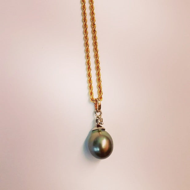 Tahiti pearl pendant
